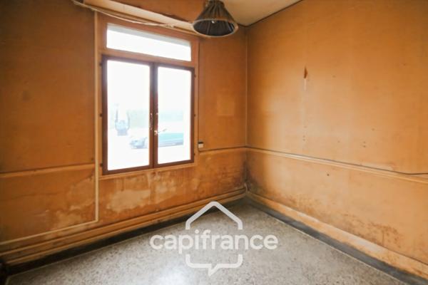 Maison à vendre 8 pièces (02) 207 m², 5 Chambres, Garage, Annexe et grande Cave - A Rénover