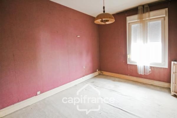 Maison à vendre 8 pièces (02) 207 m², 5 Chambres, Garage, Annexe et grande Cave - A Rénover