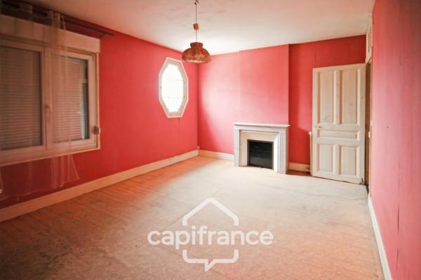 Maison à vendre 8 pièces (02) 207 m², 5 Chambres, Garage, Annexe et grande Cave - A Rénover