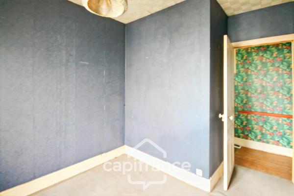 Maison à vendre 8 pièces (02) 207 m², 5 Chambres, Garage, Annexe et grande Cave - A Rénover