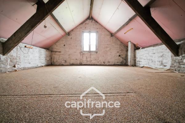 Maison à vendre 8 pièces (02) 207 m², 5 Chambres, Garage, Annexe et grande Cave - A Rénover