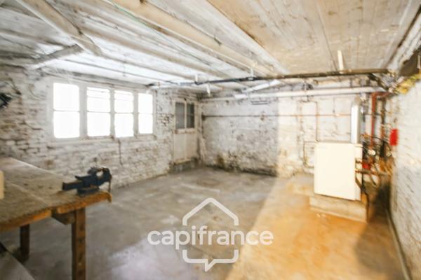 Maison à vendre 8 pièces (02) 207 m², 5 Chambres, Garage, Annexe et grande Cave - A Rénover