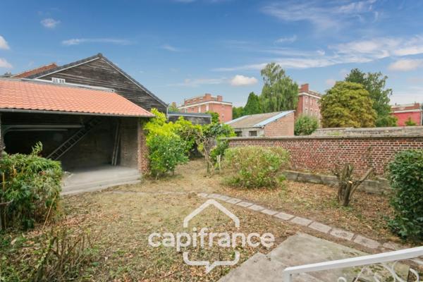 Maison à vendre 8 pièces (02) 207 m², 5 Chambres, Garage, Annexe et grande Cave - A Rénover