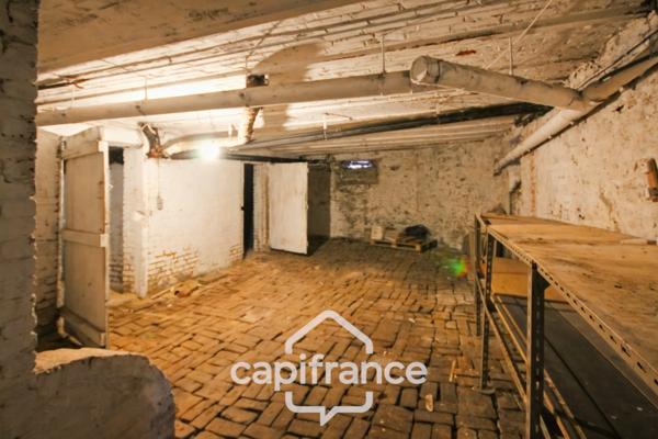 Maison à vendre 8 pièces (02) 207 m², 5 Chambres, Garage, Annexe et grande Cave - A Rénover