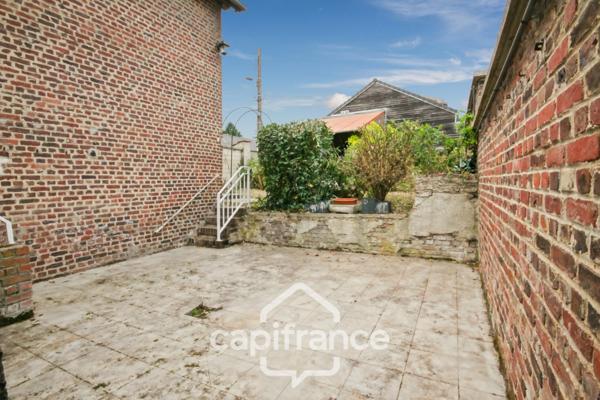 Maison à vendre 8 pièces (02) 207 m², 5 Chambres, Garage, Annexe et grande Cave - A Rénover