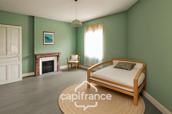 Maison à vendre 8 pièces (02) 207 m², 5 Chambres, Garage, Annexe et grande Cave - A Rénover