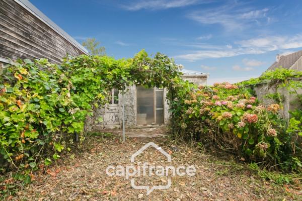 Maison à vendre 8 pièces (02) 207 m², 5 Chambres, Garage, Annexe et grande Cave - A Rénover