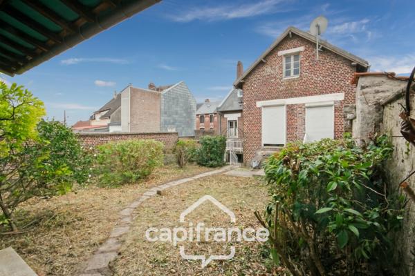 Maison à vendre 8 pièces (02) 207 m², 5 Chambres, Garage, Annexe et grande Cave - A Rénover