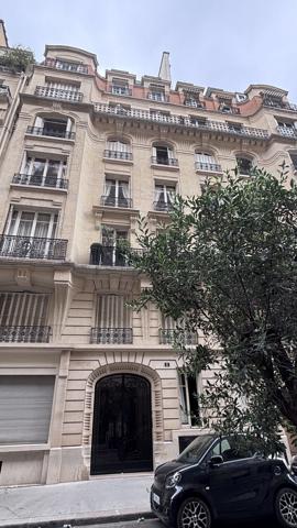 2 pièces au cœur des champs elysées