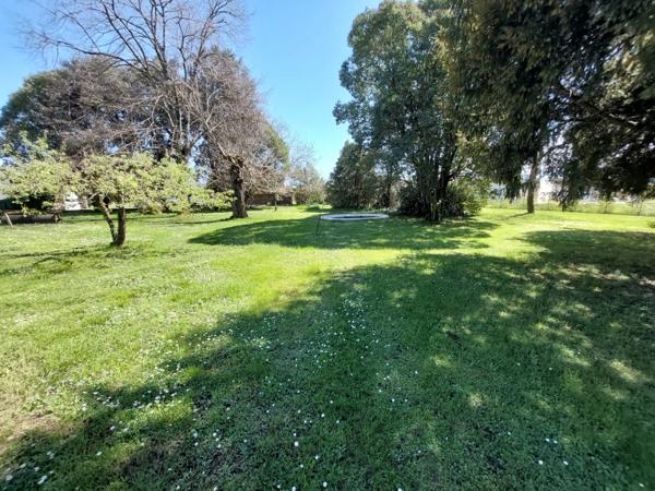 MAISON DE MAITRE AVEC PARC DE 5000M² DEPENDANCES ET DEUX PIGEONNIERS