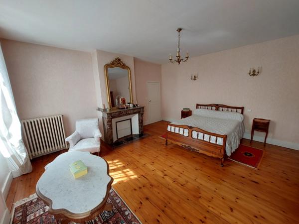 MAISON DE MAITRE AVEC PARC DE 5000M² DEPENDANCES ET DEUX PIGEONNIERS