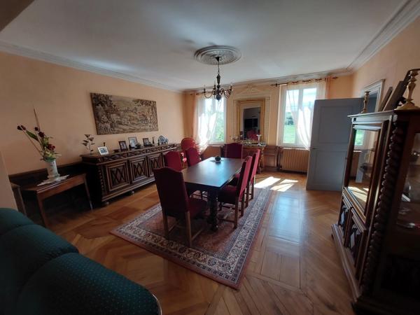 MAISON DE MAITRE AVEC PARC DE 5000M² DEPENDANCES ET DEUX PIGEONNIERS