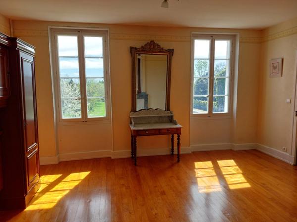 MAISON DE MAITRE AVEC PARC DE 5000M² DEPENDANCES ET DEUX PIGEONNIERS