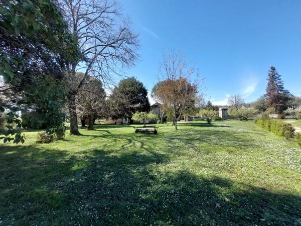 MAISON DE MAITRE AVEC PARC DE 5000M² DEPENDANCES ET DEUX PIGEONNIERS