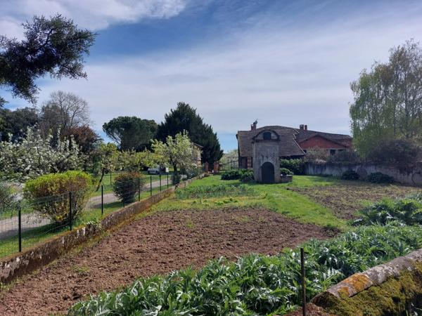 MAISON DE MAITRE AVEC PARC DE 5000M² DEPENDANCES ET DEUX PIGEONNIERS
