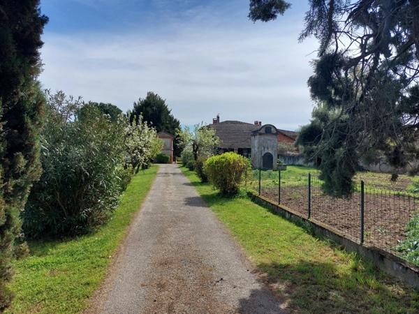 MAISON DE MAITRE AVEC PARC DE 5000M² DEPENDANCES ET DEUX PIGEONNIERS