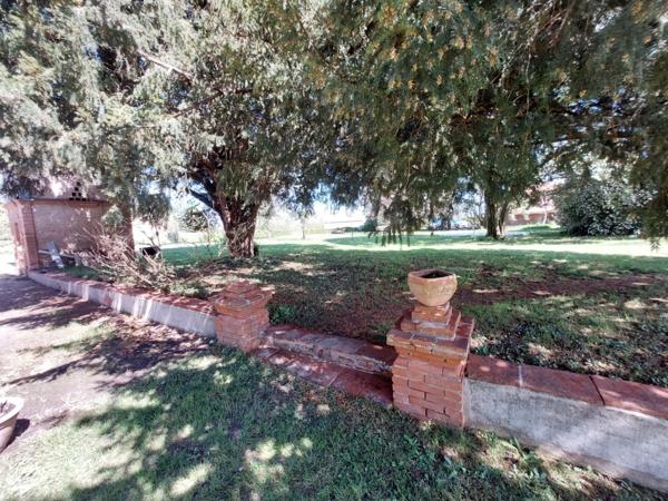 MAISON DE MAITRE AVEC PARC DE 5000M² DEPENDANCES ET DEUX PIGEONNIERS