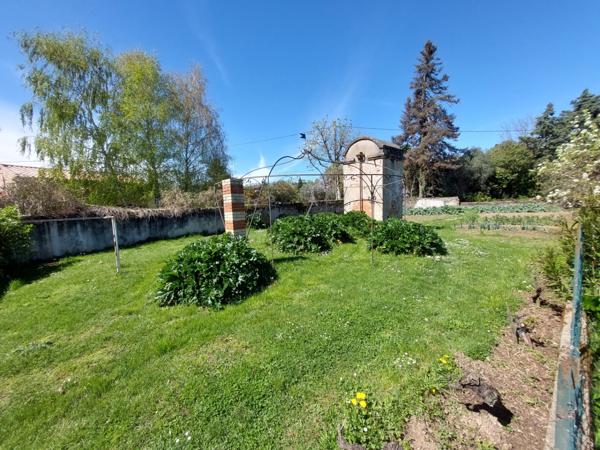 MAISON DE MAITRE AVEC PARC DE 5000M² DEPENDANCES ET DEUX PIGEONNIERS