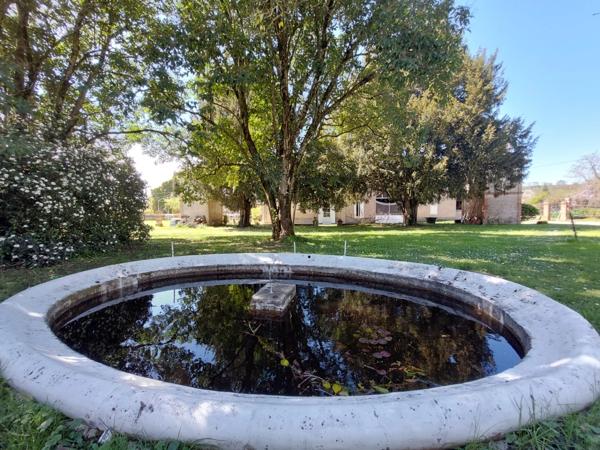 MAISON DE MAITRE AVEC PARC DE 5000M² DEPENDANCES ET DEUX PIGEONNIERS