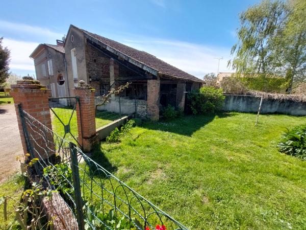MAISON DE MAITRE AVEC PARC DE 5000M² DEPENDANCES ET DEUX PIGEONNIERS