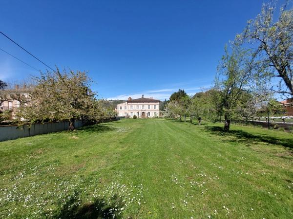 MAISON DE MAITRE AVEC PARC DE 5000M² DEPENDANCES ET DEUX PIGEONNIERS