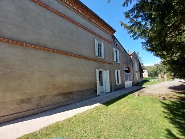 MAISON DE MAITRE AVEC PARC DE 5000M² DEPENDANCES ET DEUX PIGEONNIERS