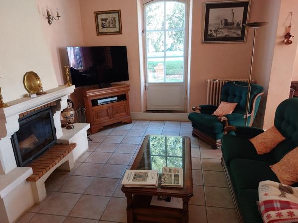 MAISON DE MAITRE AVEC PARC DE 5000M² DEPENDANCES ET DEUX PIGEONNIERS