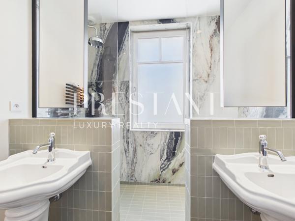 Coeur de ville, maison remarquable entièrement rénovée avec soin et élégance., BIARRITZ