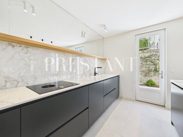 Coeur de ville, maison remarquable entièrement rénovée avec soin et élégance., BIARRITZ