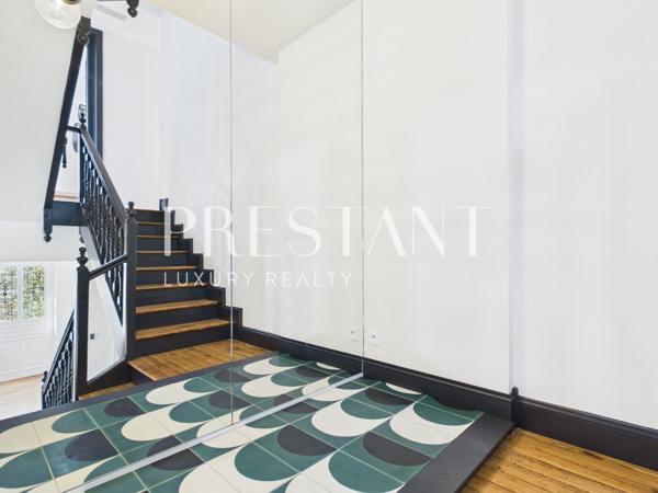 Coeur de ville, maison remarquable entièrement rénovée avec soin et élégance., BIARRITZ