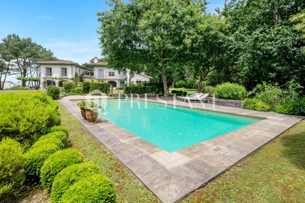 TALDELENIA – SOMPTUEUSE PROPRIETE A LOUER POUR LES VACANCES AVEC TENNIS, PISCINE, SAUNA ET PLAGE A PIED – 15 personnes, BIDART