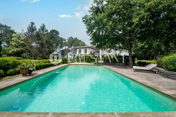 TALDELENIA – SOMPTUEUSE PROPRIETE A LOUER POUR LES VACANCES AVEC TENNIS, PISCINE, SAUNA ET PLAGE A PIED – 15 personnes, BIDART