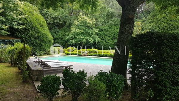 TALDELENIA – SOMPTUEUSE PROPRIETE A LOUER POUR LES VACANCES AVEC TENNIS, PISCINE, SAUNA ET PLAGE A PIED – 15 personnes, BIDART