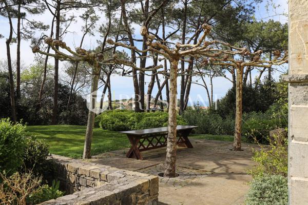 TALDELENIA – SOMPTUEUSE PROPRIETE A LOUER POUR LES VACANCES AVEC TENNIS, PISCINE, SAUNA ET PLAGE A PIED – 15 personnes, BIDART
