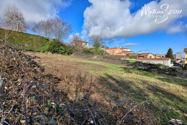 Terrain de 355 m² à pollionnay pour maison individuelle