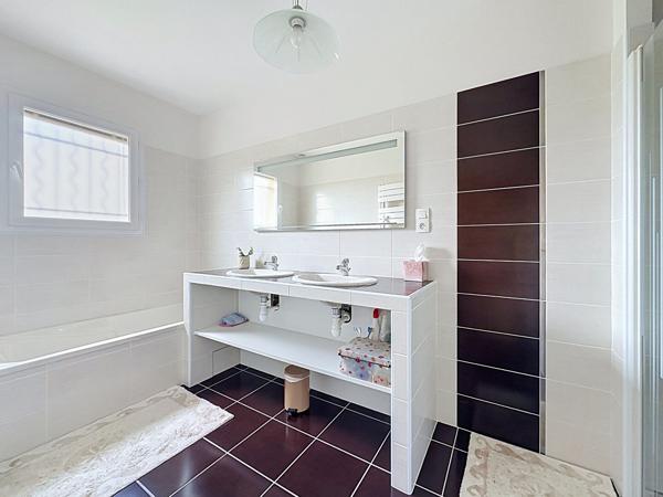 A vendre Maison Montauban 82 , 5 chambres, piscine , jardin et double garage