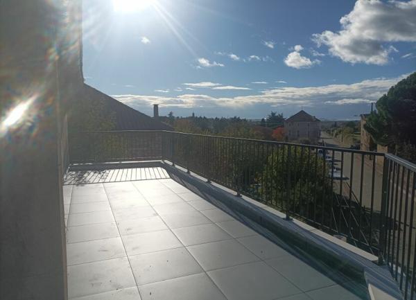 Appartement à louer    3 pièces • 62 m2 Lablachère