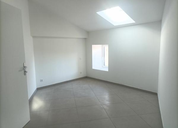 Appartement à louer    3 pièces • 62 m2 Lablachère