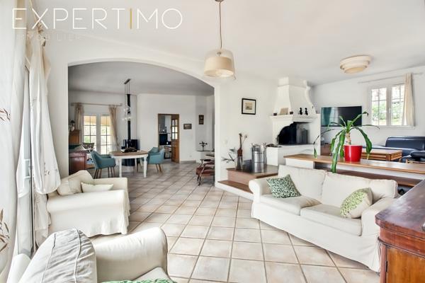 Fuveau – Bastide d’exception 210 m² (+ 72 m² d’annexes) – 5 chambres – Domaine d’1 ha – Calme absolu