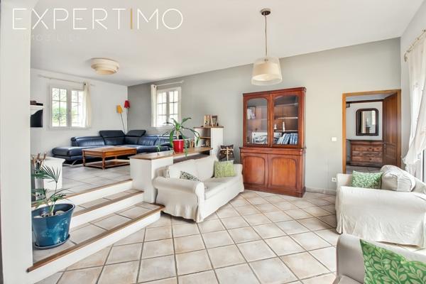 Fuveau – Bastide d’exception 210 m² (+ 72 m² d’annexes) – 5 chambres – Domaine d’1 ha – Calme absolu