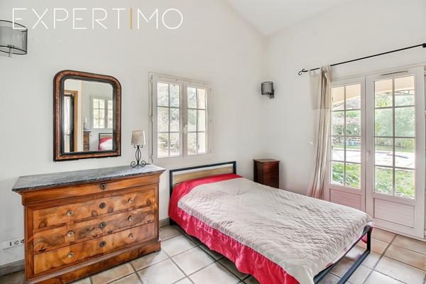 Fuveau – Bastide d’exception 210 m² (+ 72 m² d’annexes) – 5 chambres – Domaine d’1 ha – Calme absolu