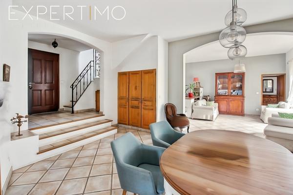Fuveau – Bastide d’exception 210 m² (+ 72 m² d’annexes) – 5 chambres – Domaine d’1 ha – Calme absolu
