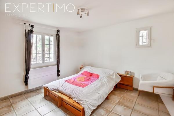 Fuveau – Bastide d’exception 210 m² (+ 72 m² d’annexes) – 5 chambres – Domaine d’1 ha – Calme absolu