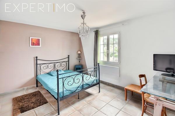 Fuveau – Bastide d’exception 210 m² (+ 72 m² d’annexes) – 5 chambres – Domaine d’1 ha – Calme absolu
