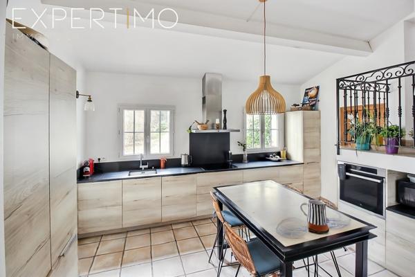Fuveau – Bastide d’exception 210 m² (+ 72 m² d’annexes) – 5 chambres – Domaine d’1 ha – Calme absolu