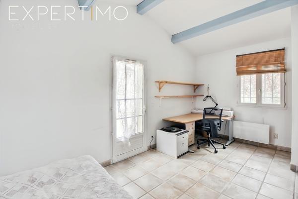 Fuveau – Bastide d’exception 210 m² (+ 72 m² d’annexes) – 5 chambres – Domaine d’1 ha – Calme absolu