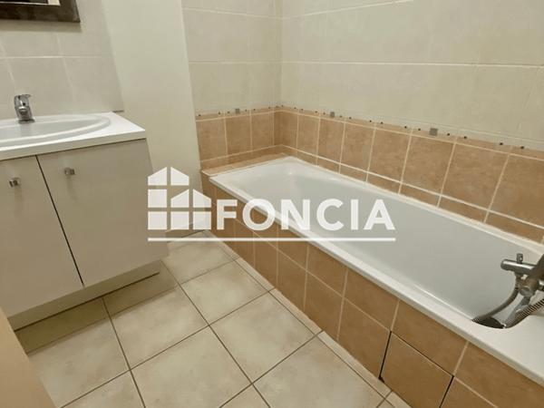 Location Appartement 3 pièces 61 m² - 153 AVENUE DE LA VENISE VERTE Niort 79000