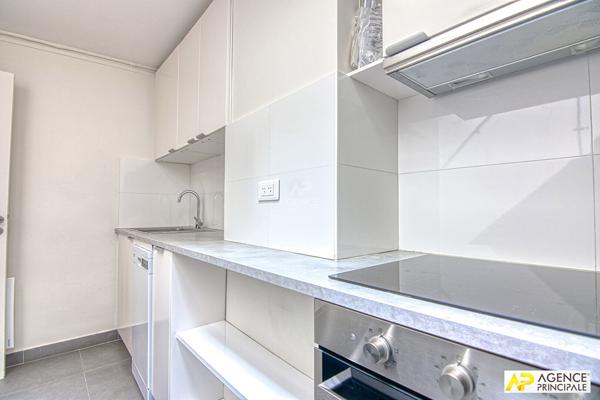 Versailles Notre-Dame Appartement duplex 3 pièces 62 m² au sol (42m² carrez) situé au 1er et dernier étage avec cave 415 000 € **  - Référence  28306