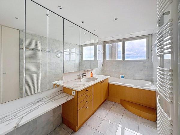 183 m² AU DERNIER ÉTAGE - VUE PANORAMIQUE RENNES