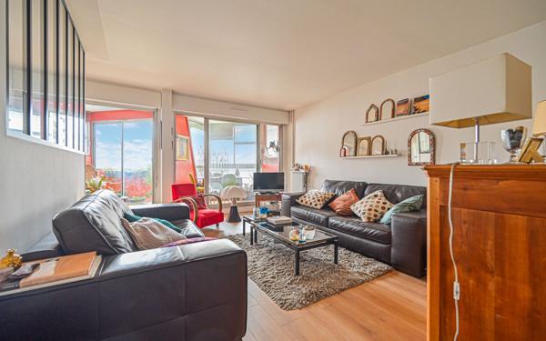 Appartement à vendre    3 pièces • 68,21 m2 Paris 20